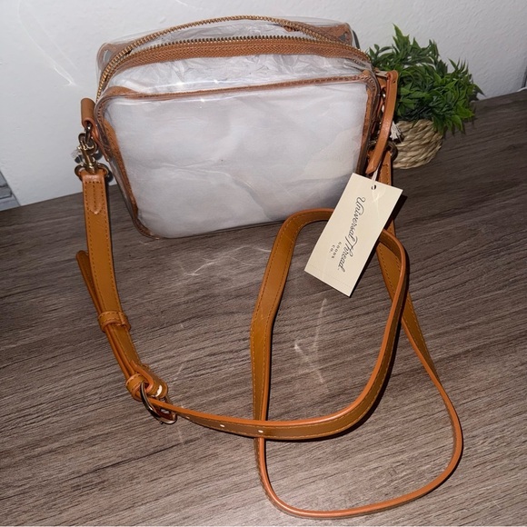 Universal Thread Handbags - Crossbody Bag - Universal Thread Clear,Structured Vinyl Handbag,Adjustable Strap